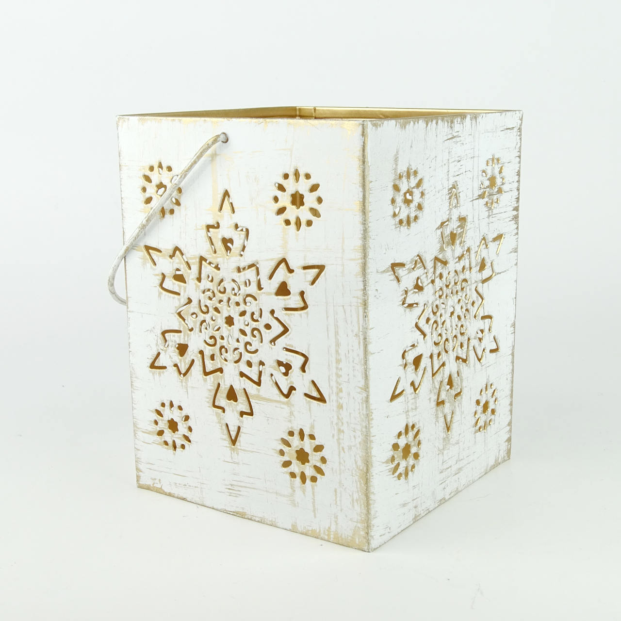 Verspielte Laterne in weiß und gold mit Sternmotiv - fair produziert in Indien