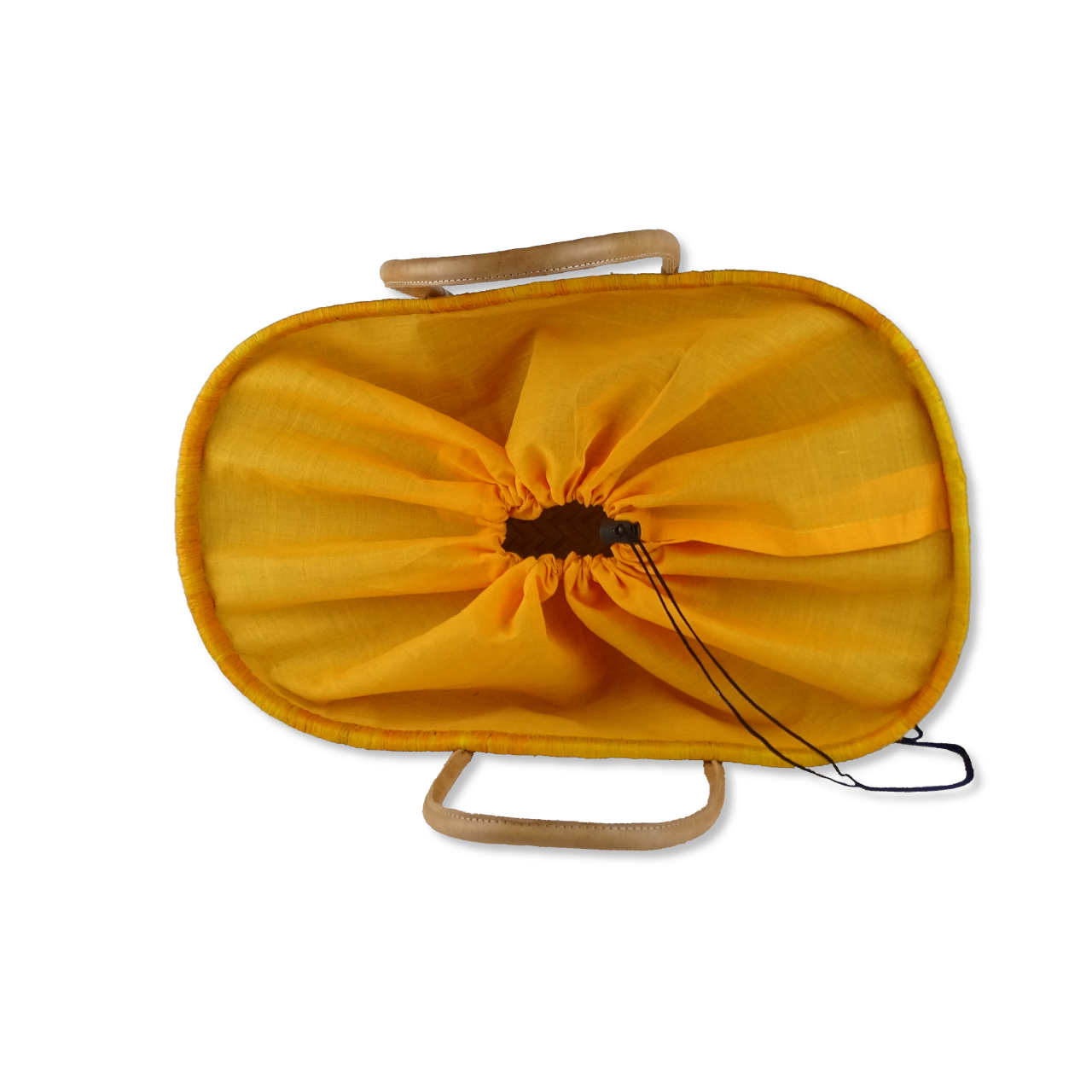 Bunter-Raffiakorb-mit-farbenfroher-Blumenapplikation-Aufsicht-mit-Zugband